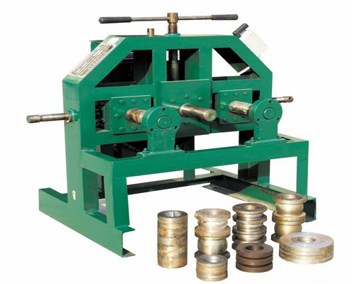 Hydraulic bending machine